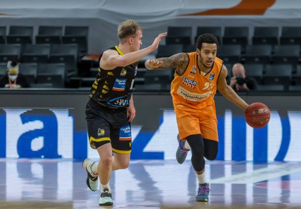 除了与詹姆 除了与詹姆